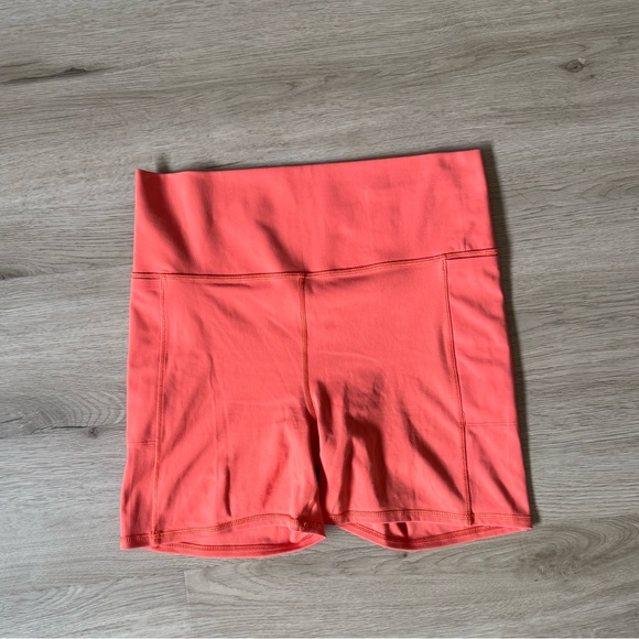 Vuori studio pocket biker shorts - Picture 5 of 6